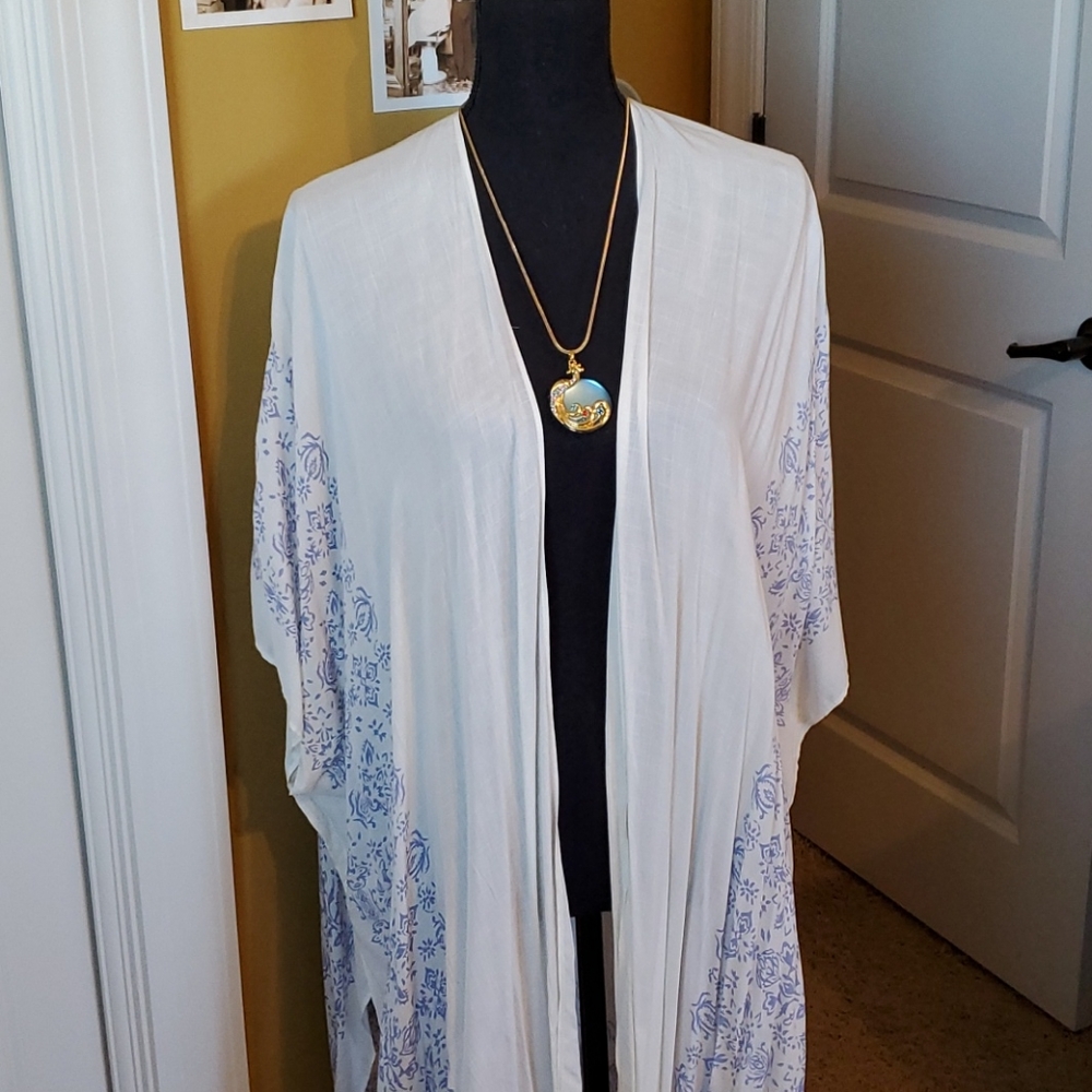 💙 Torrid long poncho NWOT